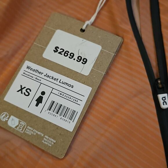 On running womens weather jacket lumos woodrose black Size xs. New with tags - Picture 9 of 10